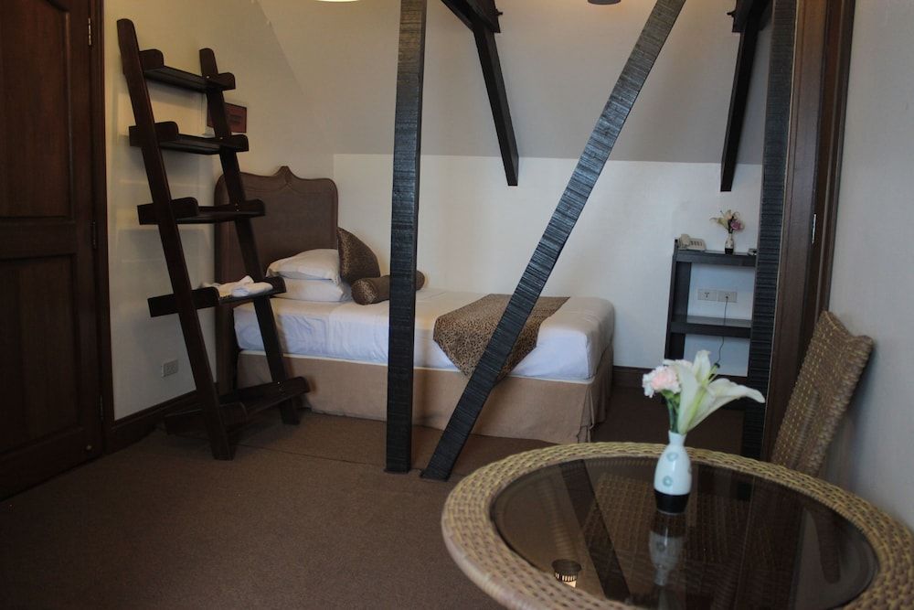 Villa Ibarra XOXO (Attic, Veranda) 2