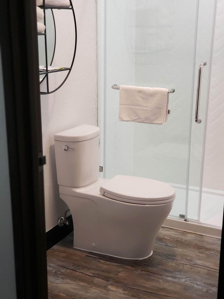 Casa Via Mar Inn, an Ascend Collection Hotel Standard Room, 1 King Bed, Non Smoking 7