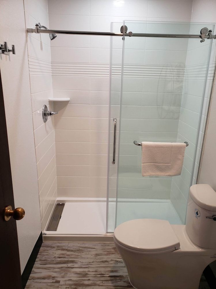 Casa Via Mar Inn, an Ascend Collection Hotel Standard Room, 1 King Bed, Non Smoking 10