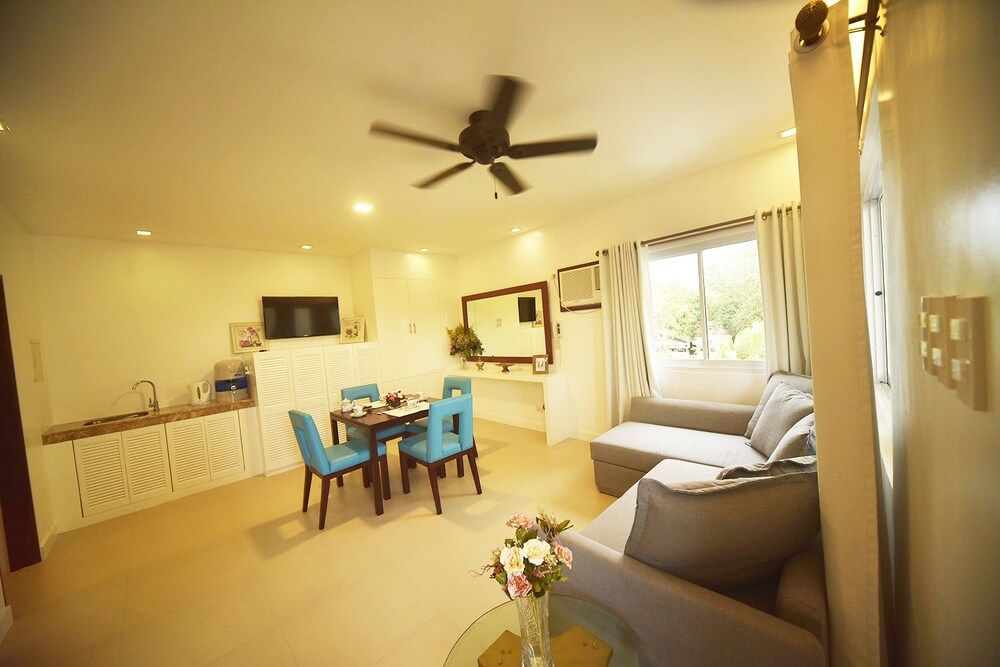 CML Beach Resort & Water Park Superior Suite 2