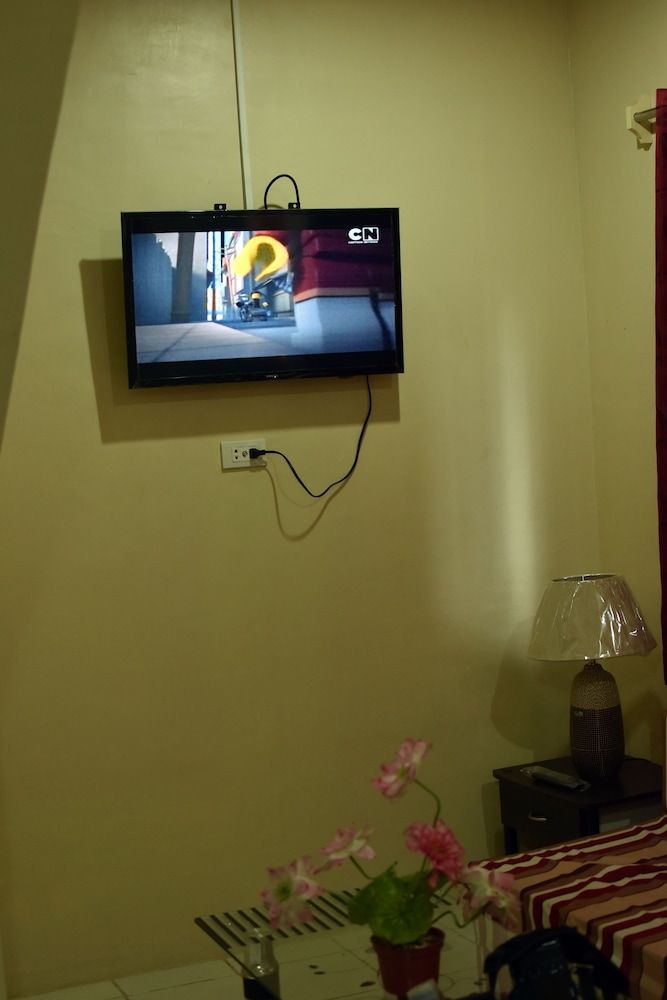 Ashley and Bill's Suites 'N Garden Family Townhome with Suite Rooms 9