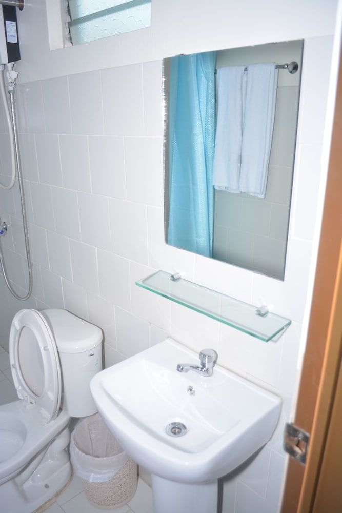 Ashley and Bill's Suites 'N Garden Family Townhome with Suite Rooms 4