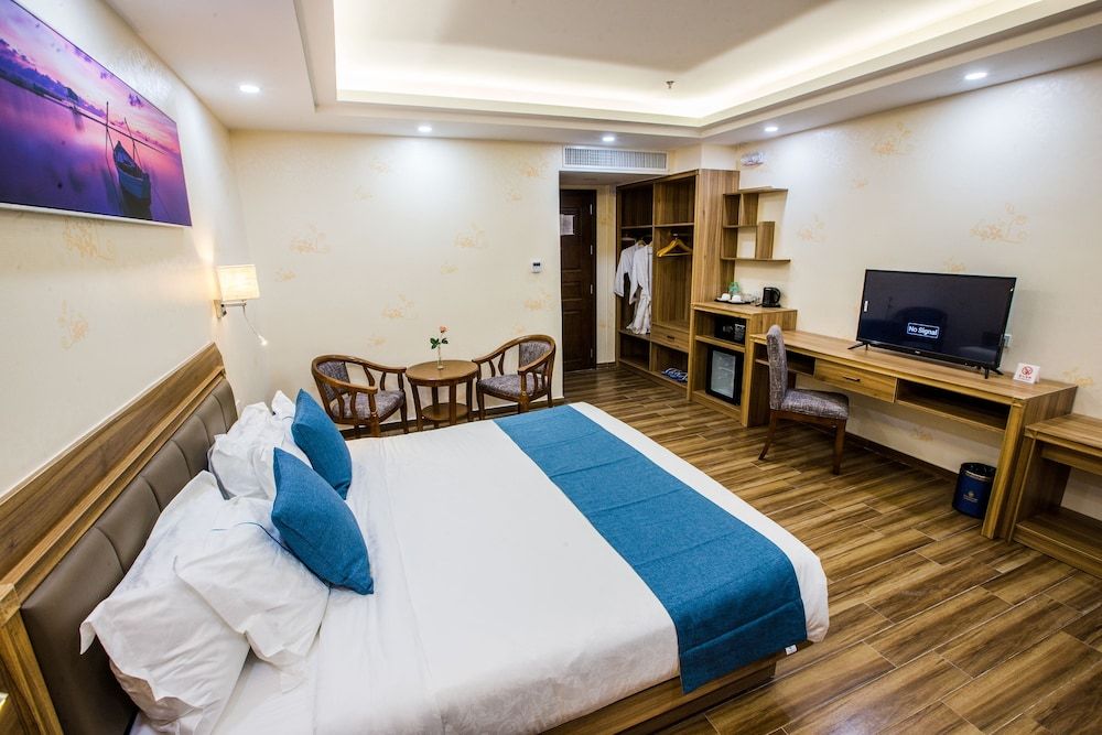 Costa Palawan Resort Classic Queen 2