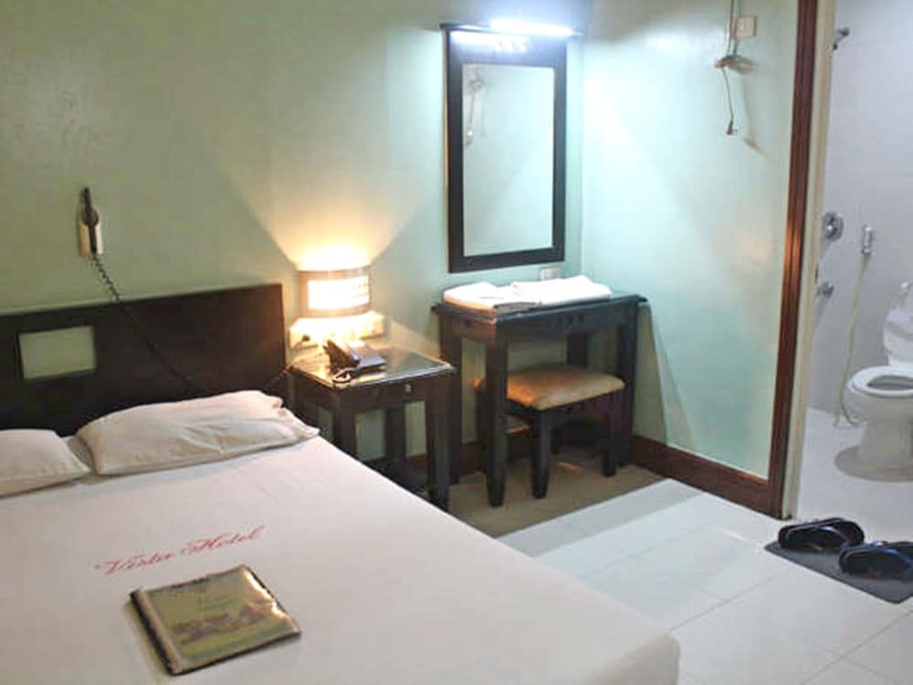 undefined Vista Hotel Recto