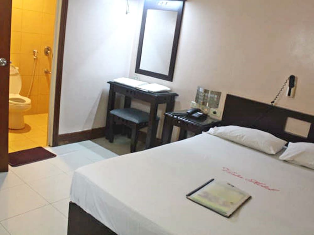 undefined Vista Hotel Recto 8