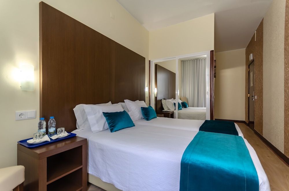 Hotel LX Rossio Twin Room 8