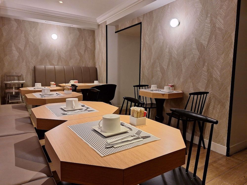 undefined Mercure Paris Arc de Triomphe Wagram 6