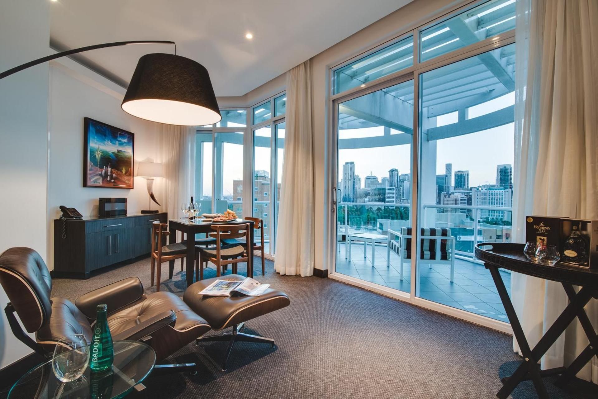 Point Hotel Penthouse Suite 2