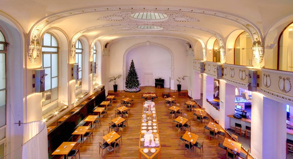 Food Court