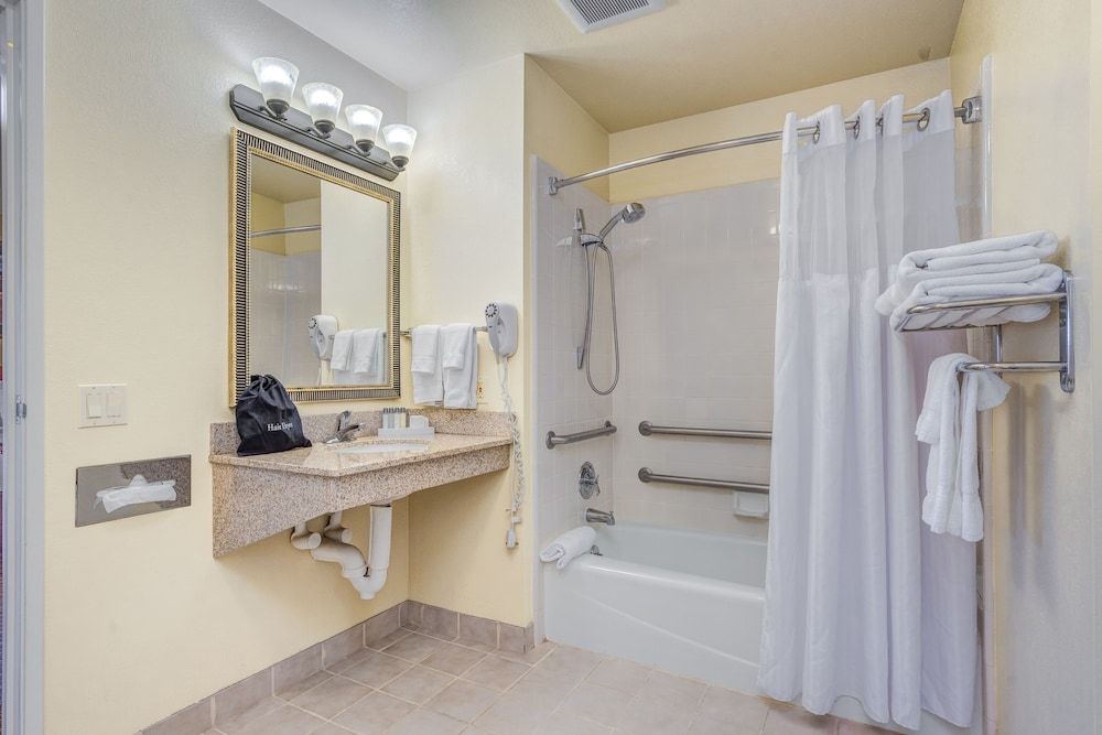 Clarion Inn Room, 2 Queen Beds, Accessible, Non Smoking 6