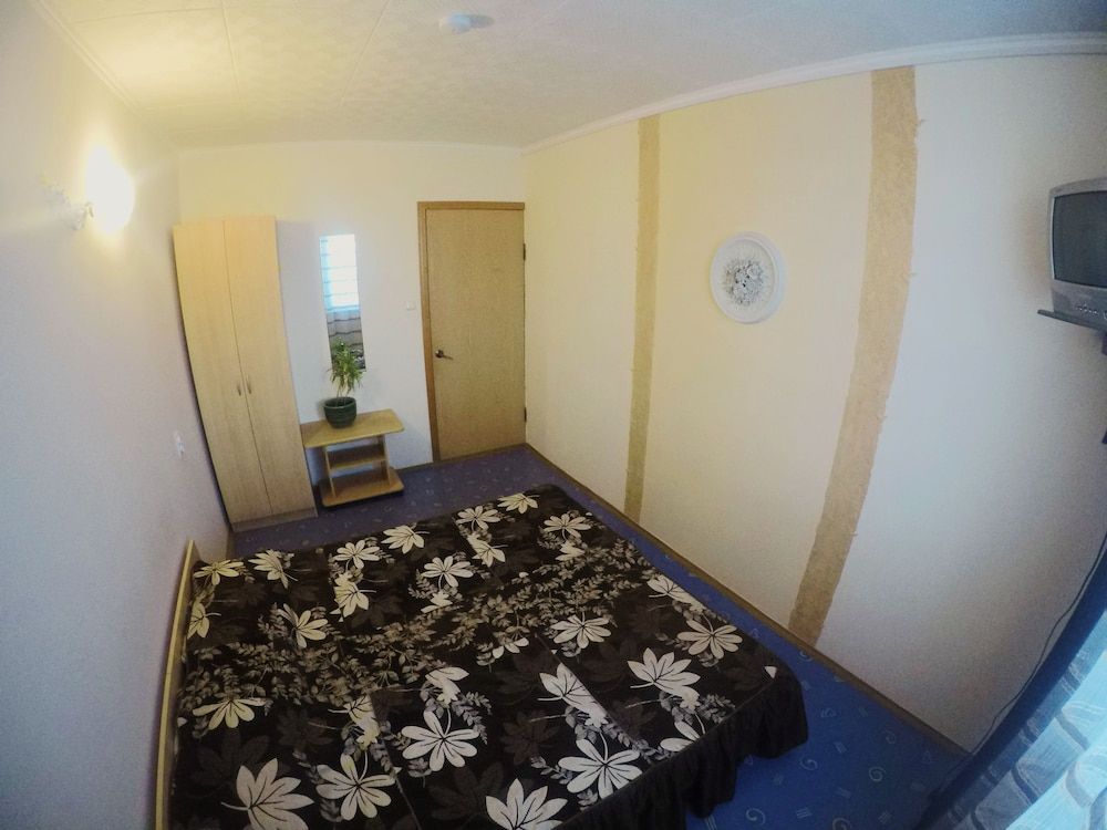 Economy Double or Twin Room, Shared Bathroom