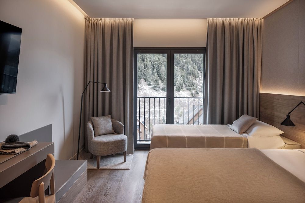 Deluxe Room (Vall D´Aran | 2 adults + 1 Child)