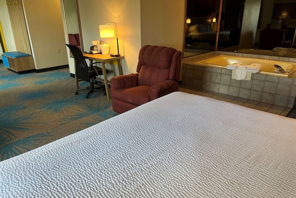 Standard Room, 1 King Bed