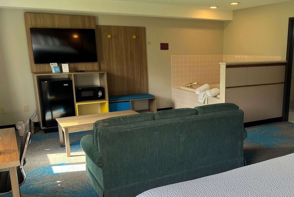 Suite, 1 Queen Bed