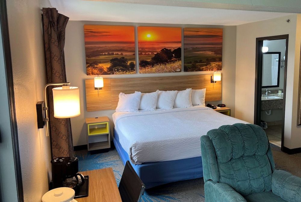 Suite, 1 King Bed, Non Smoking