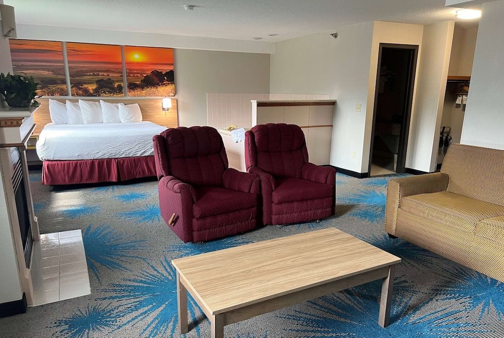 Suite, 1 King Bed, Jetted Tub