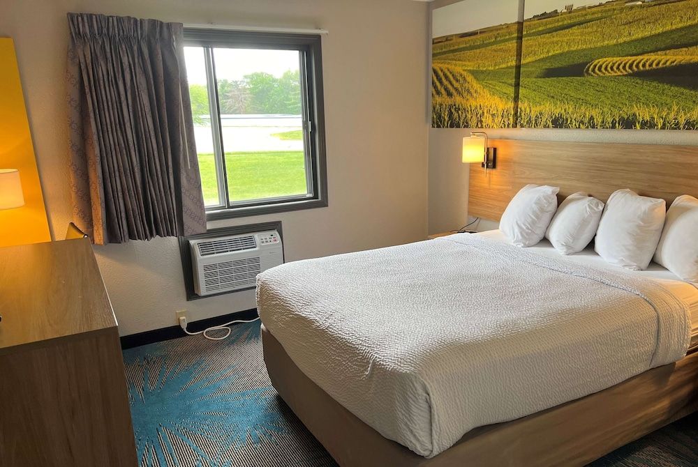Standard Room, 1 Queen Bed, Accessible