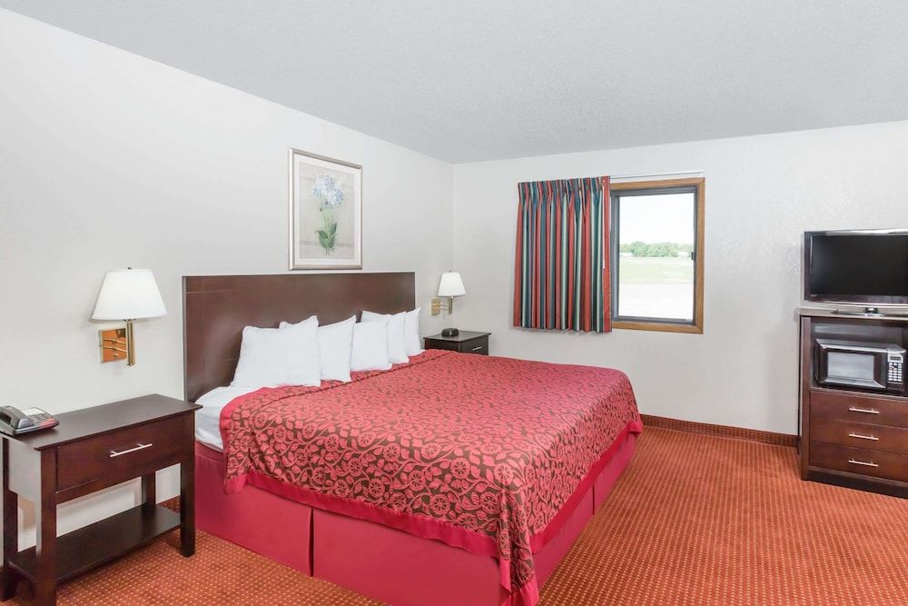 Suite, 1 King Bed, Jetted Tub
