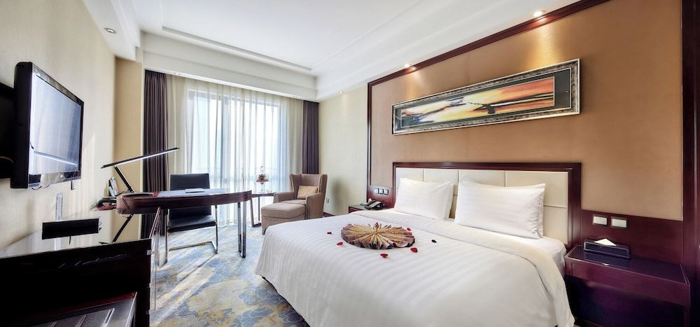 Deluxe Queen Room