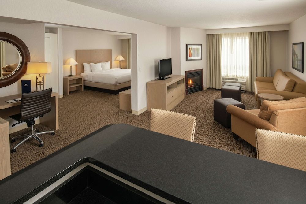Junior Suite, 1 King Bed, Fireplace