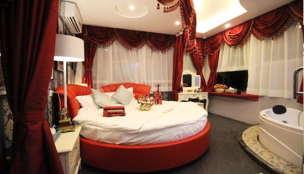Deluxe Round-bed Room-Chinese Only