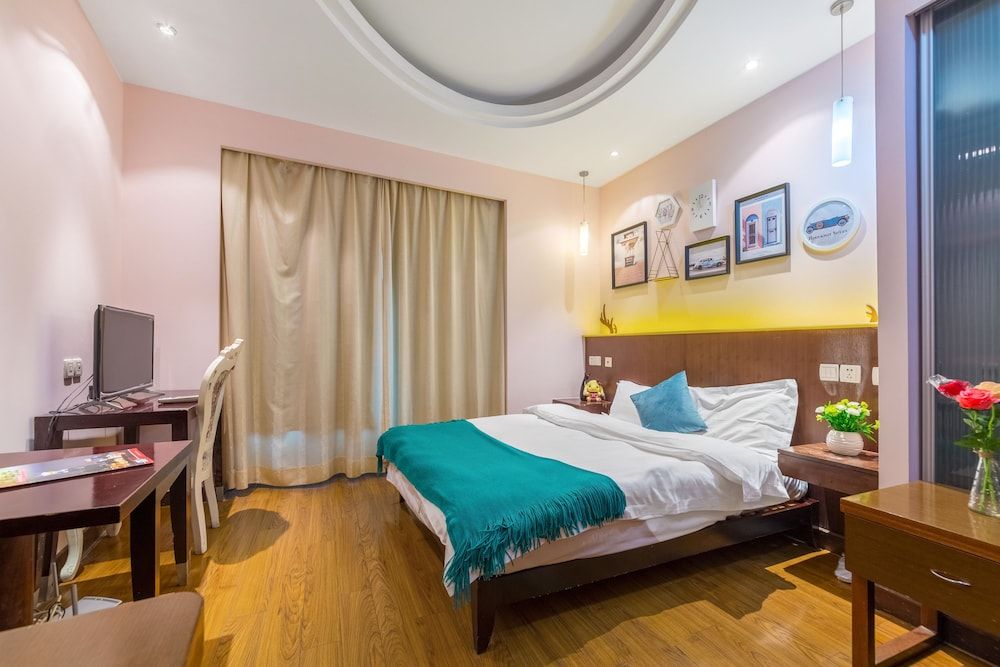 Superior Business Room