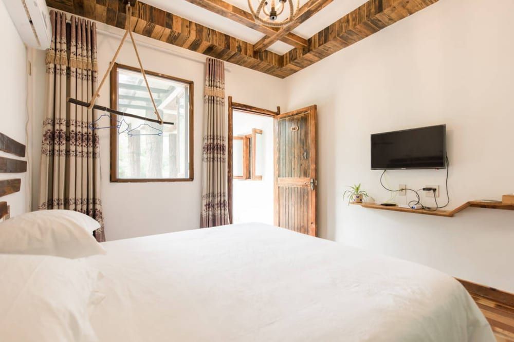 Moganshan Jianqi Inn Signature Double Room with Terrace 5