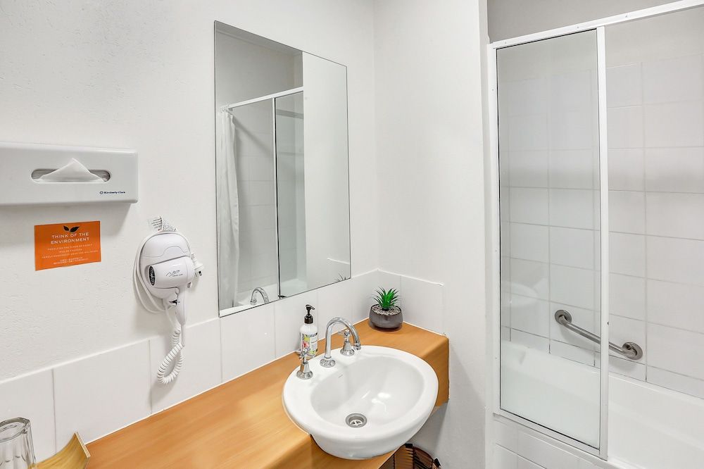 Coral Tree Inn Standard Double or Twin Room 6