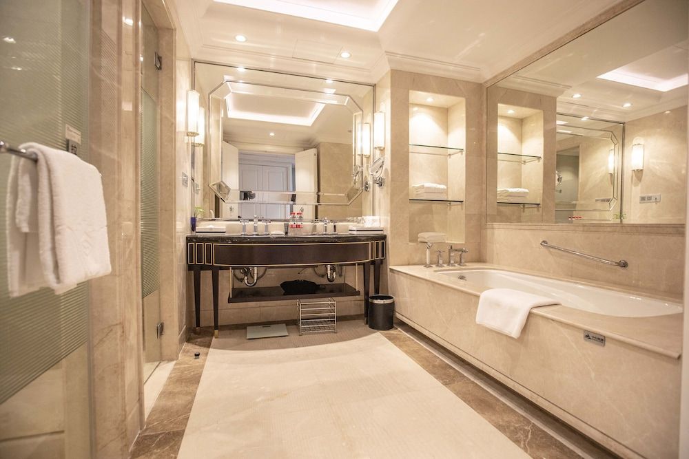 Premier King Room River View