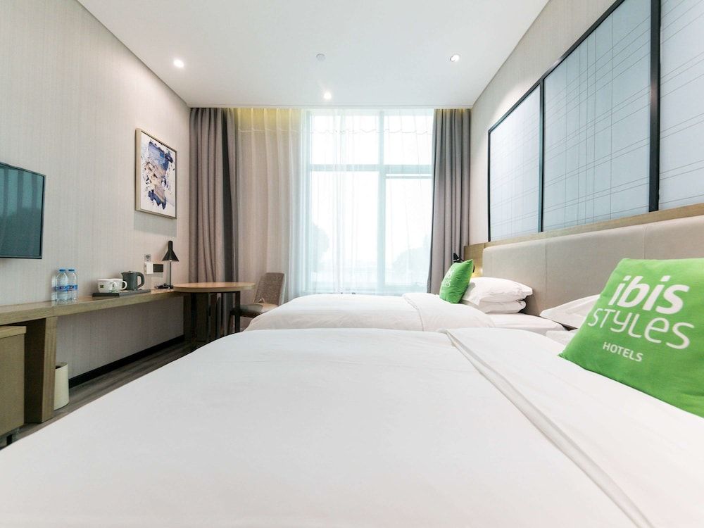 Ibis Styles Shanghai Hongqiao Airport Superior Twin Room 4