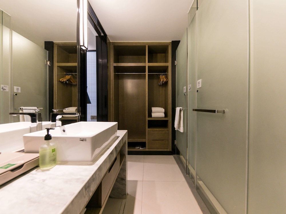 Ibis Styles Shanghai Hongqiao Airport Superior Twin Room 5