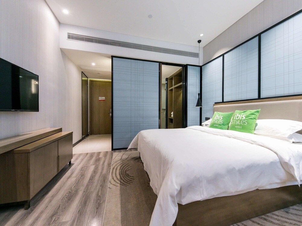 Ibis Styles Shanghai Hongqiao Airport Superior Double Room 8