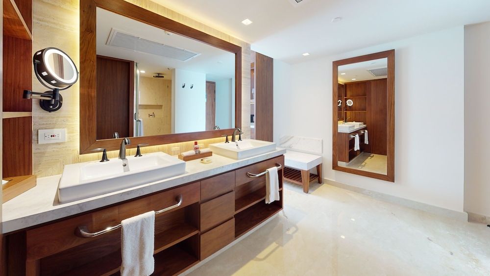 Sun Palace Cancun - Adults Only - All-inclusive Superior Deluxe Ocean View - King Size Bed 5