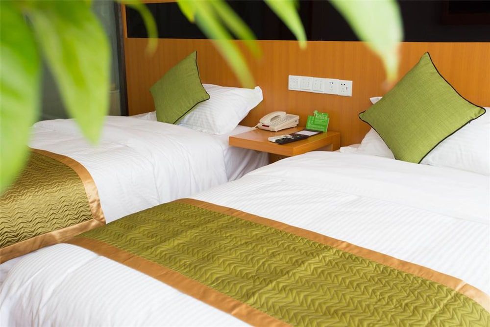 undefined Vatica ShangHai International Tourist Resort Huaxia E Road Metro Station Hotel 6