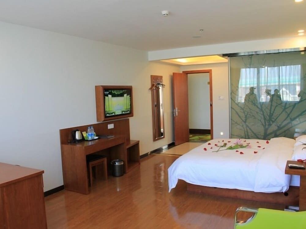 undefined Vatica ShangHai International Tourist Resort Huaxia E Road Metro Station Hotel 9