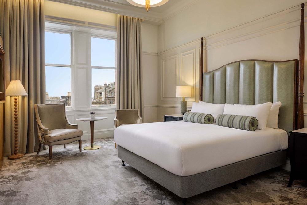 The Caledonian Edinburgh, Curio Collection by Hilton Deluxe Room, 1 King Bed, Accessible 3