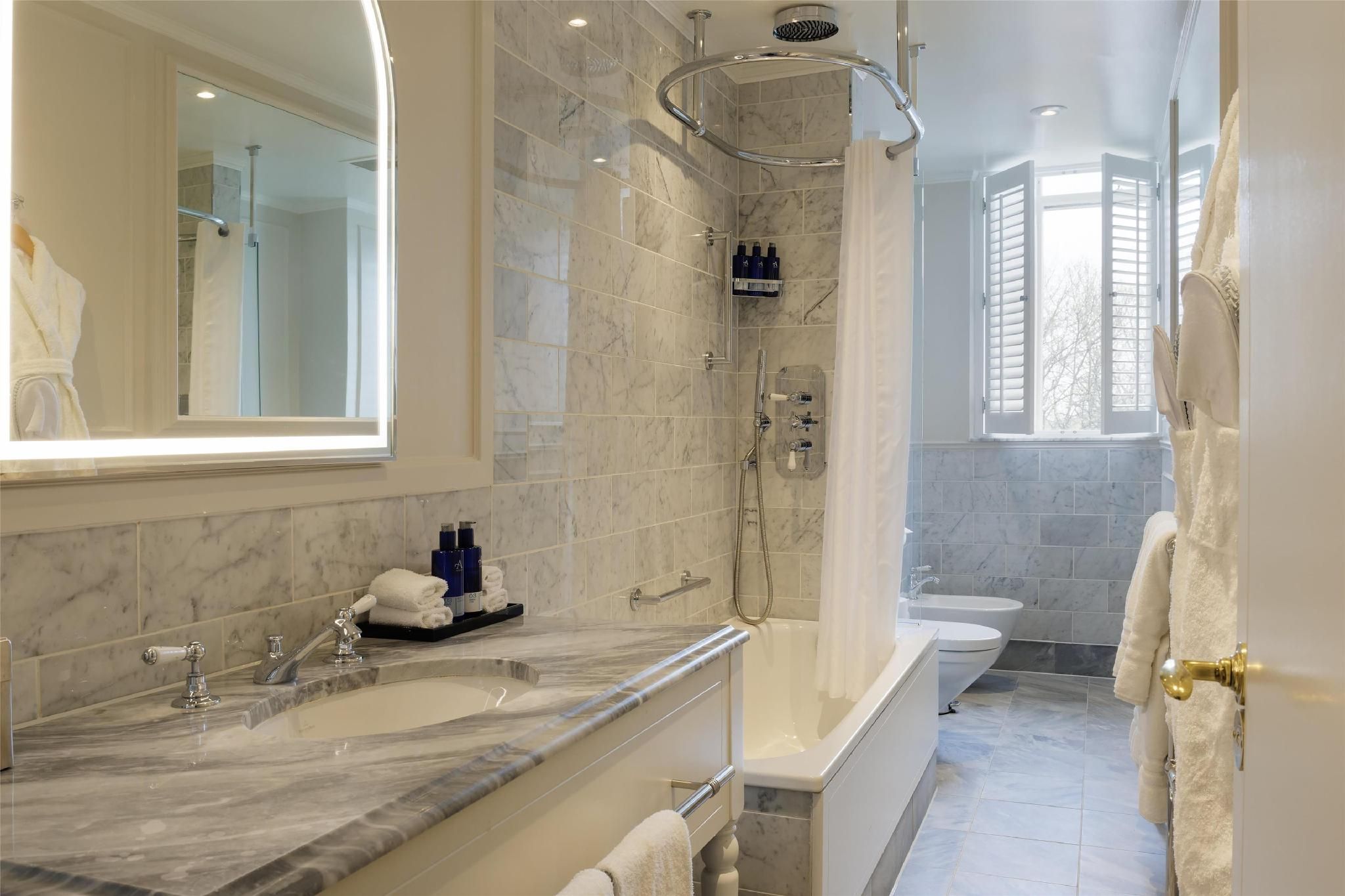 undefined The Caledonian Edinburgh, Curio Collection by Hilton 8