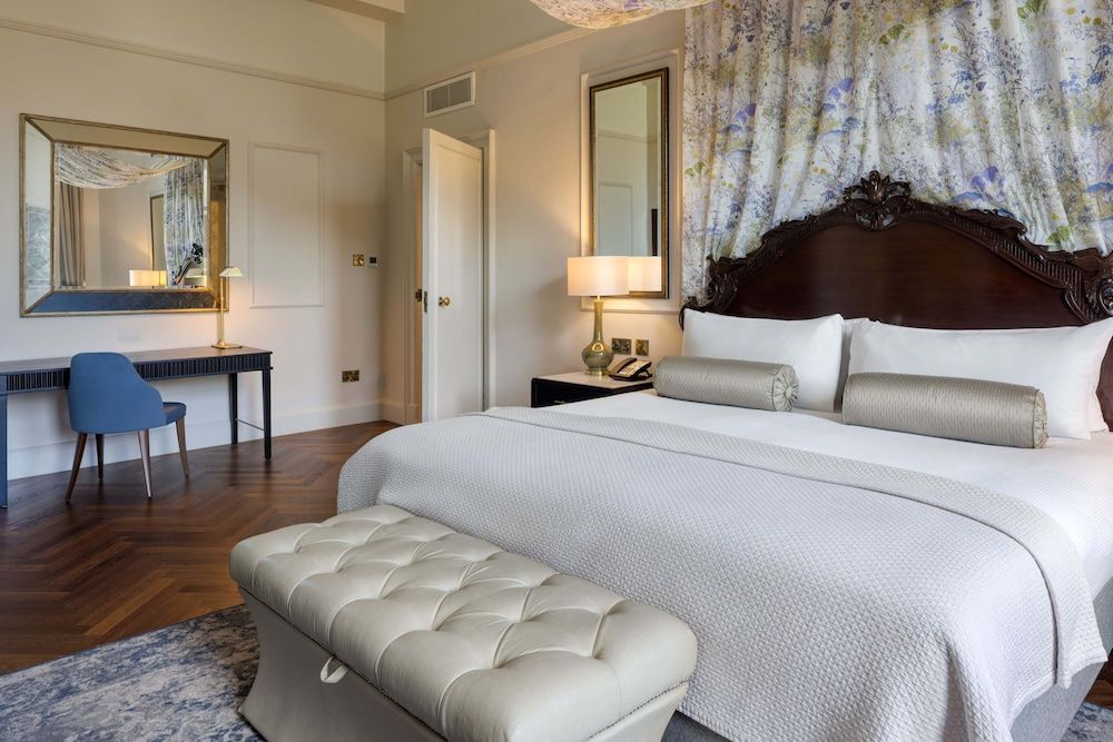 undefined The Caledonian Edinburgh, Curio Collection by Hilton 9