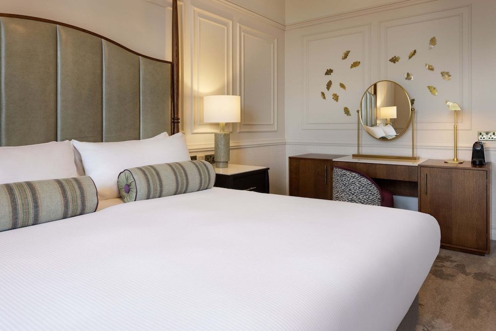 The Caledonian Edinburgh, Curio Collection by Hilton Deluxe Room, 1 King Bed, Accessible 2