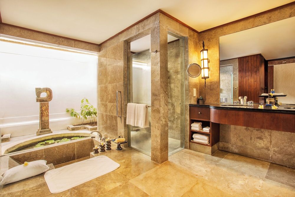 Luxury Room, Pool View (Pavilion)