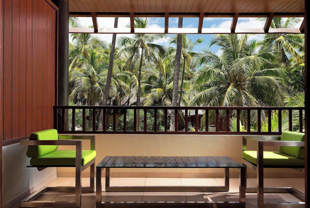 Room, 1 King Bed, Non Smoking, Garden View (Balcony)