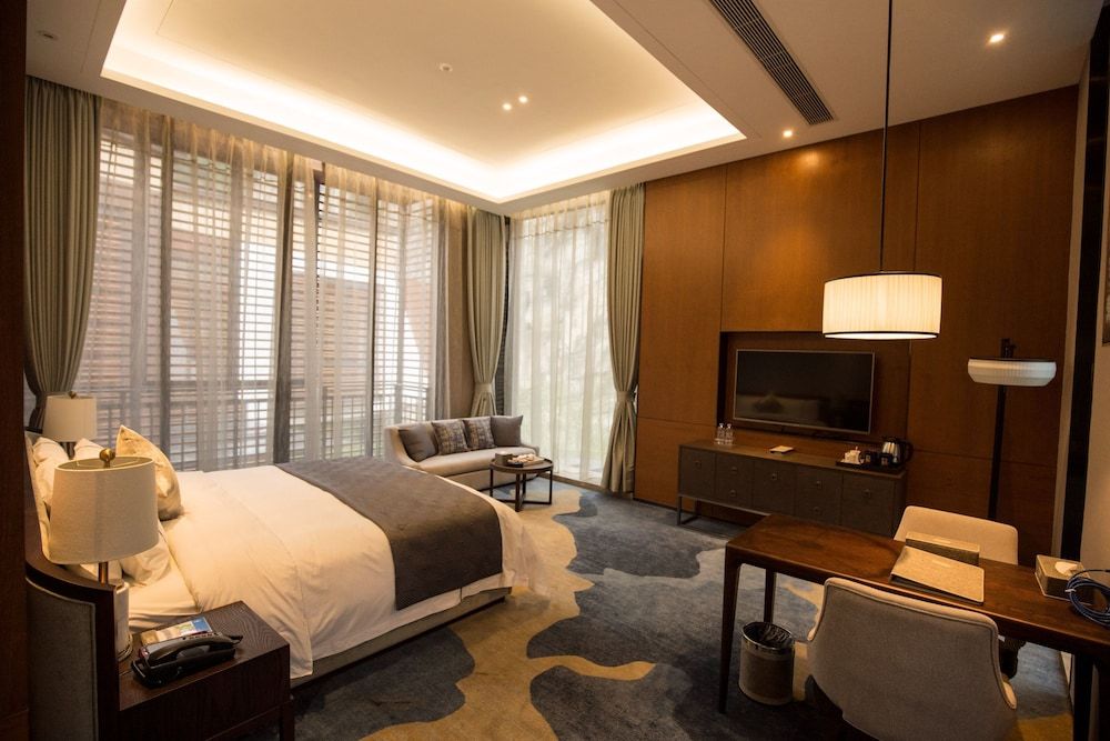 Fairview Queen Room