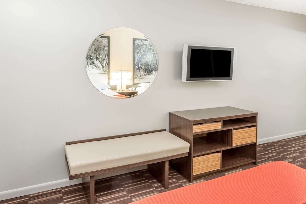 Room, 1 King Bed, Non Smoking (First Floor)