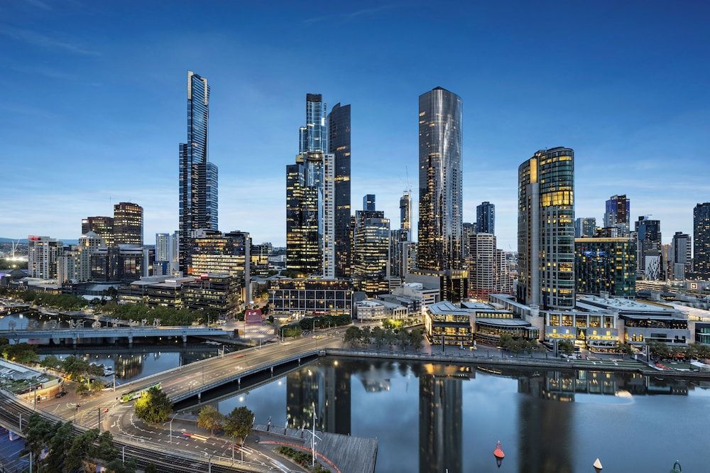 undefined Clarion Suites Gateway 4