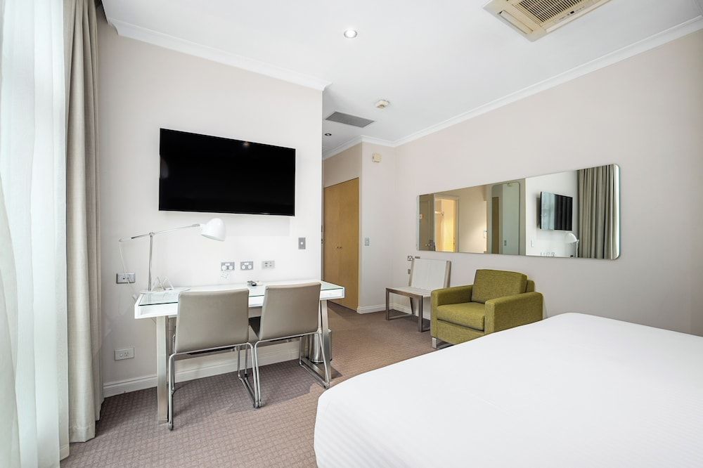 Clarion Suites Gateway Studio Room 2