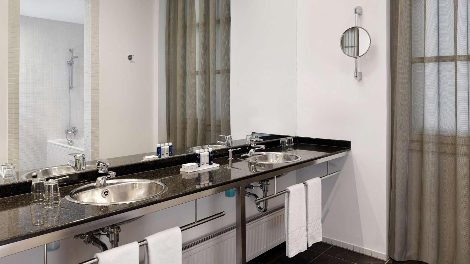 Park Plaza Budapest Superior Double Room 3