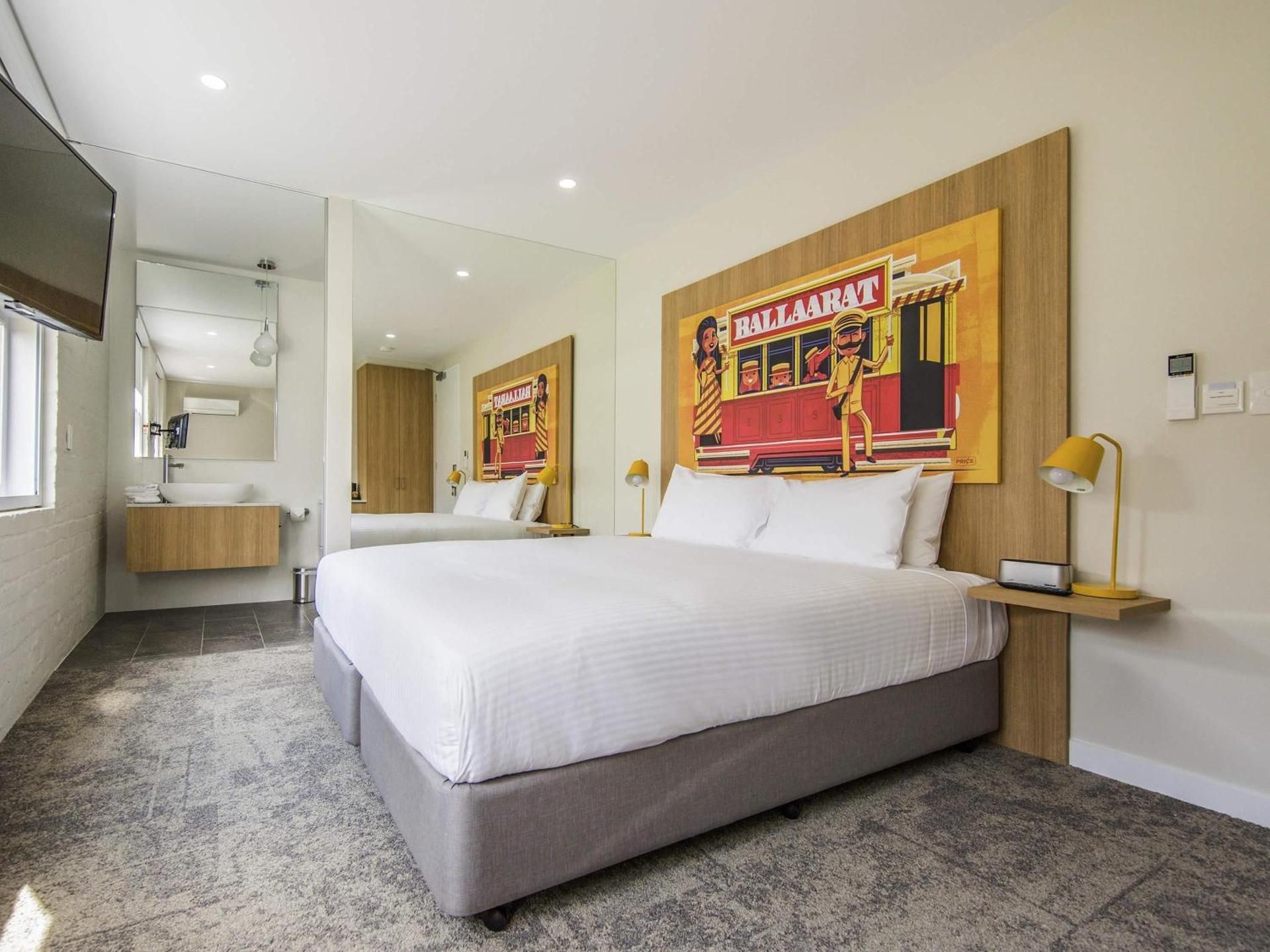 Superior Room 1 King Bed