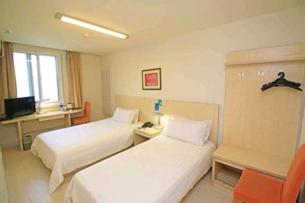 Standard Twin Room B