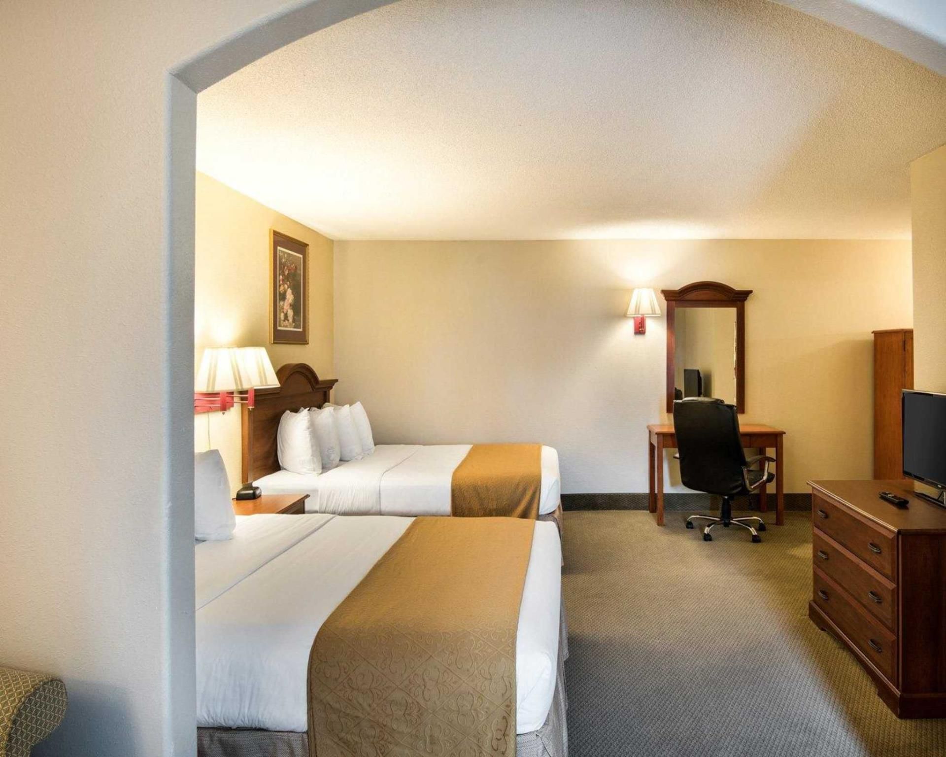 Queen with 2 Queen Beds - Non-Smoking