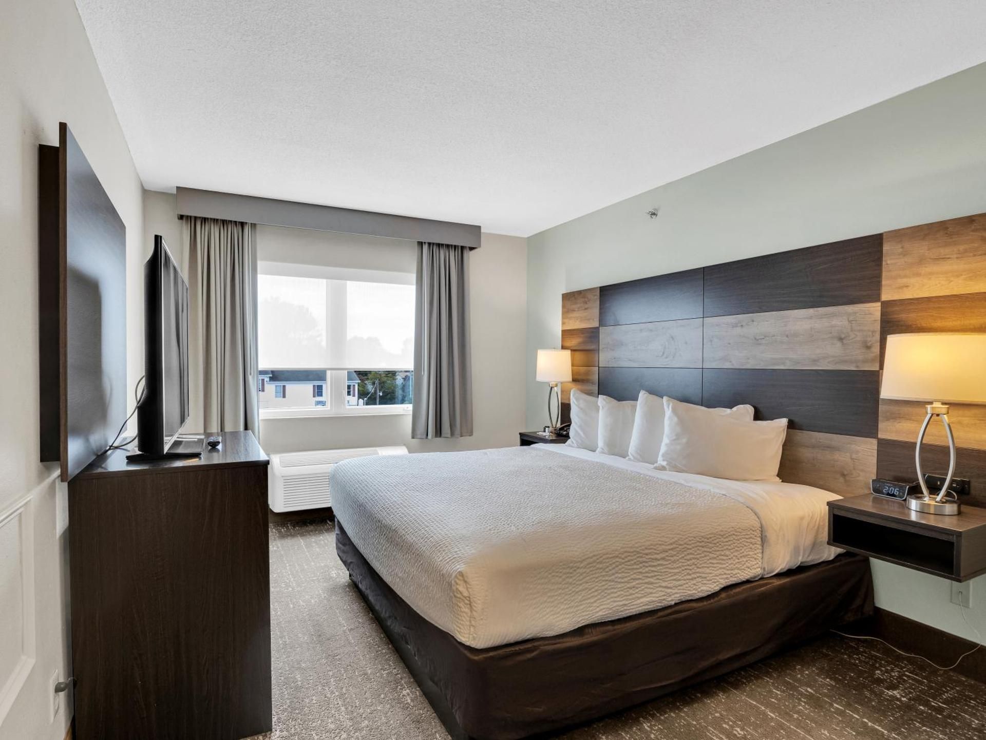 Country Inn & Suites by Radisson Rehoboth Beach - Dewey 1 King Bed, Suite, Nonsmoking, Accessible 4